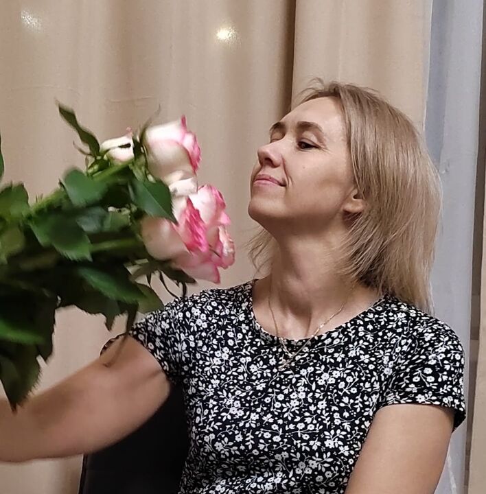 Irina Rozha, curatatoare de trenuri